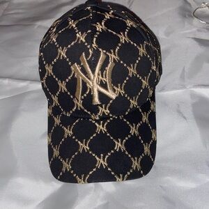 NWT New York Yankees Black and Gold Baseball Cap Limited Edition